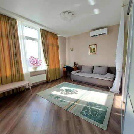 у моря з видом на місто * オデッサ